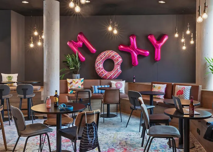 Moxy Hamburg Altona Hotel